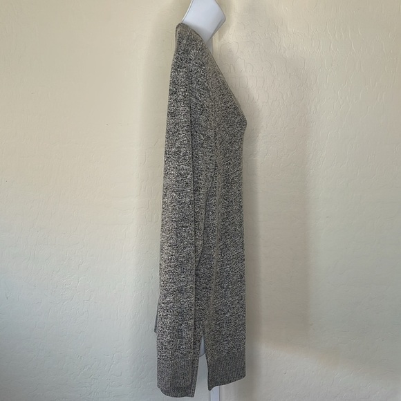 No.066 Lucky Brand Heathered Grey V-Neck Long Sleeve Sweater - Size Medium - Picture 5 of 8